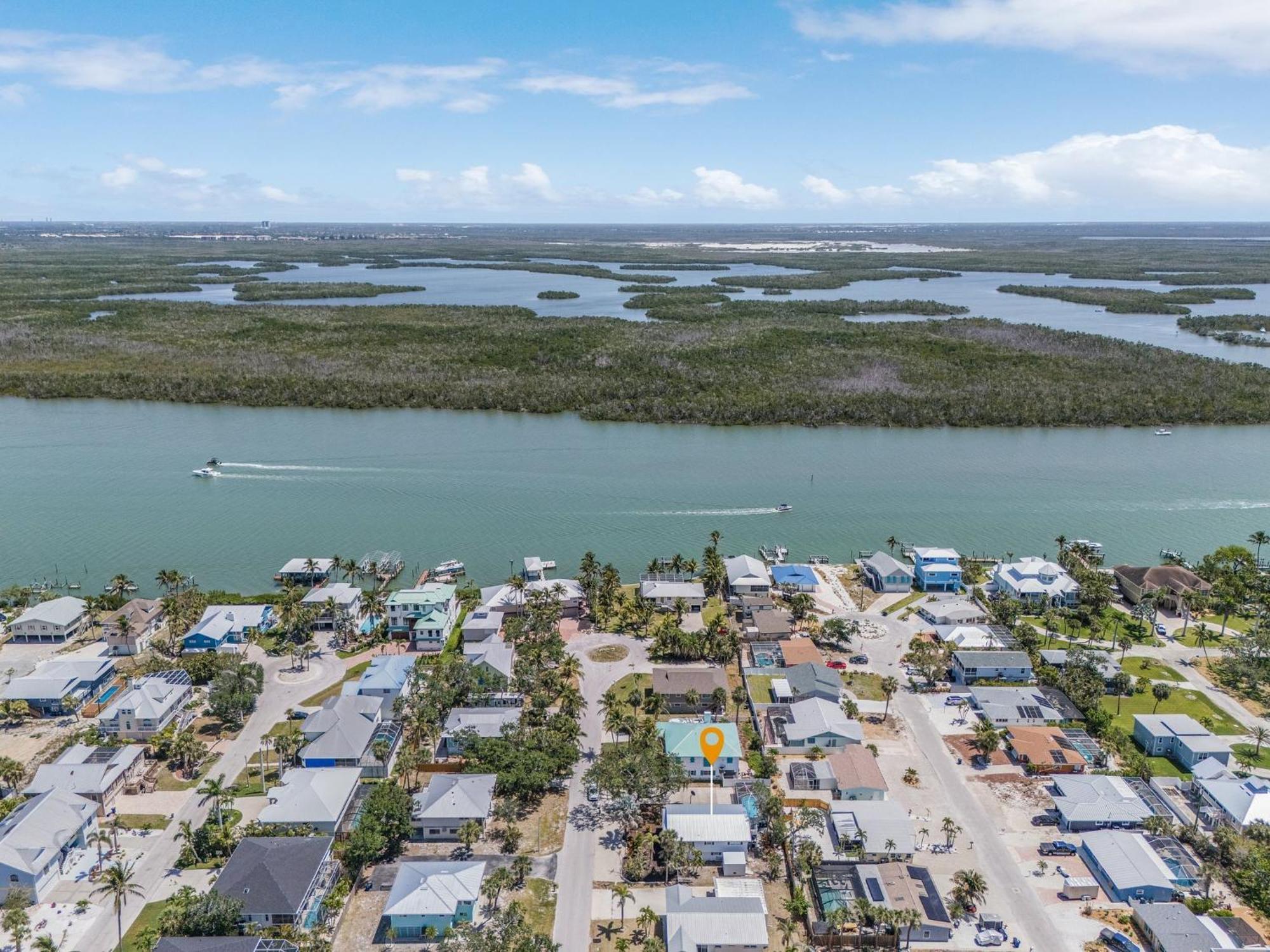 140 Barefoot Bungalow: 4Br/2Ba W/ Heated Pool! Fort Myers Beach Eksteriør billede